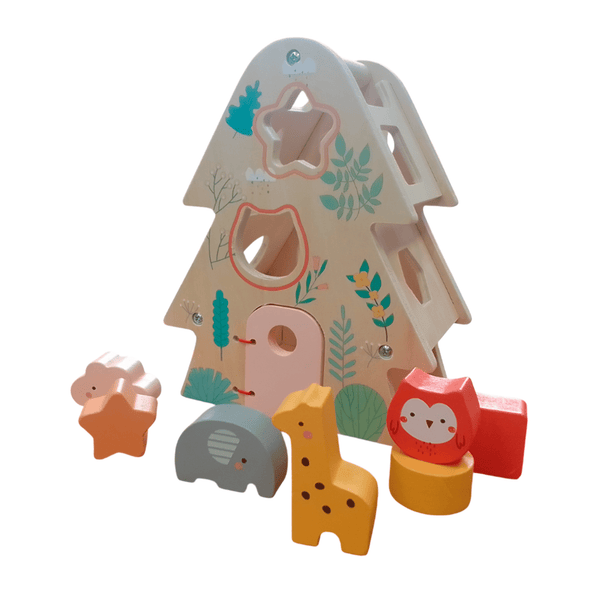 Casa del árbol y ensarte de figuras